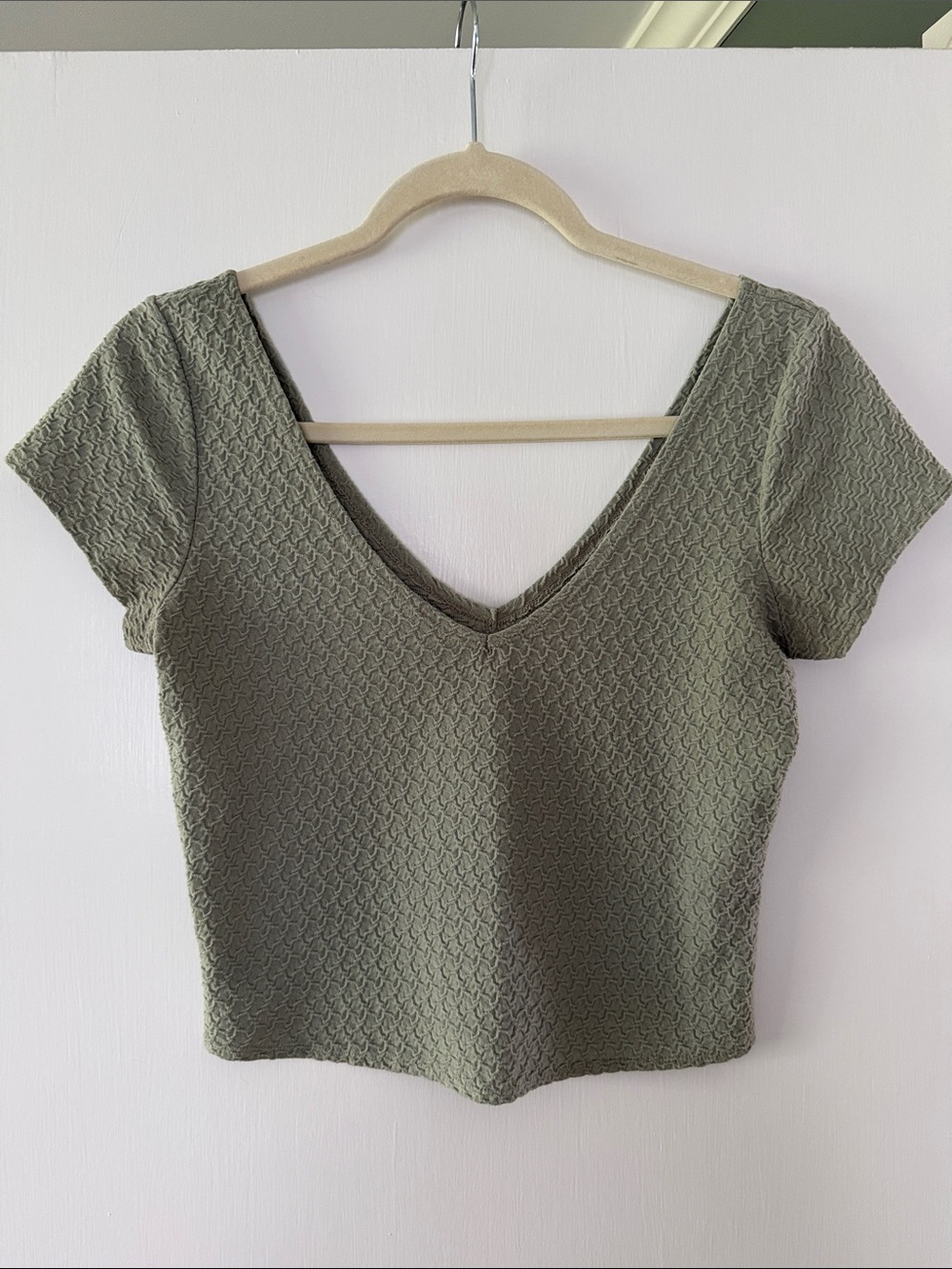 Hollister Olive Textured V-Neck Crop Top- Women’s size L